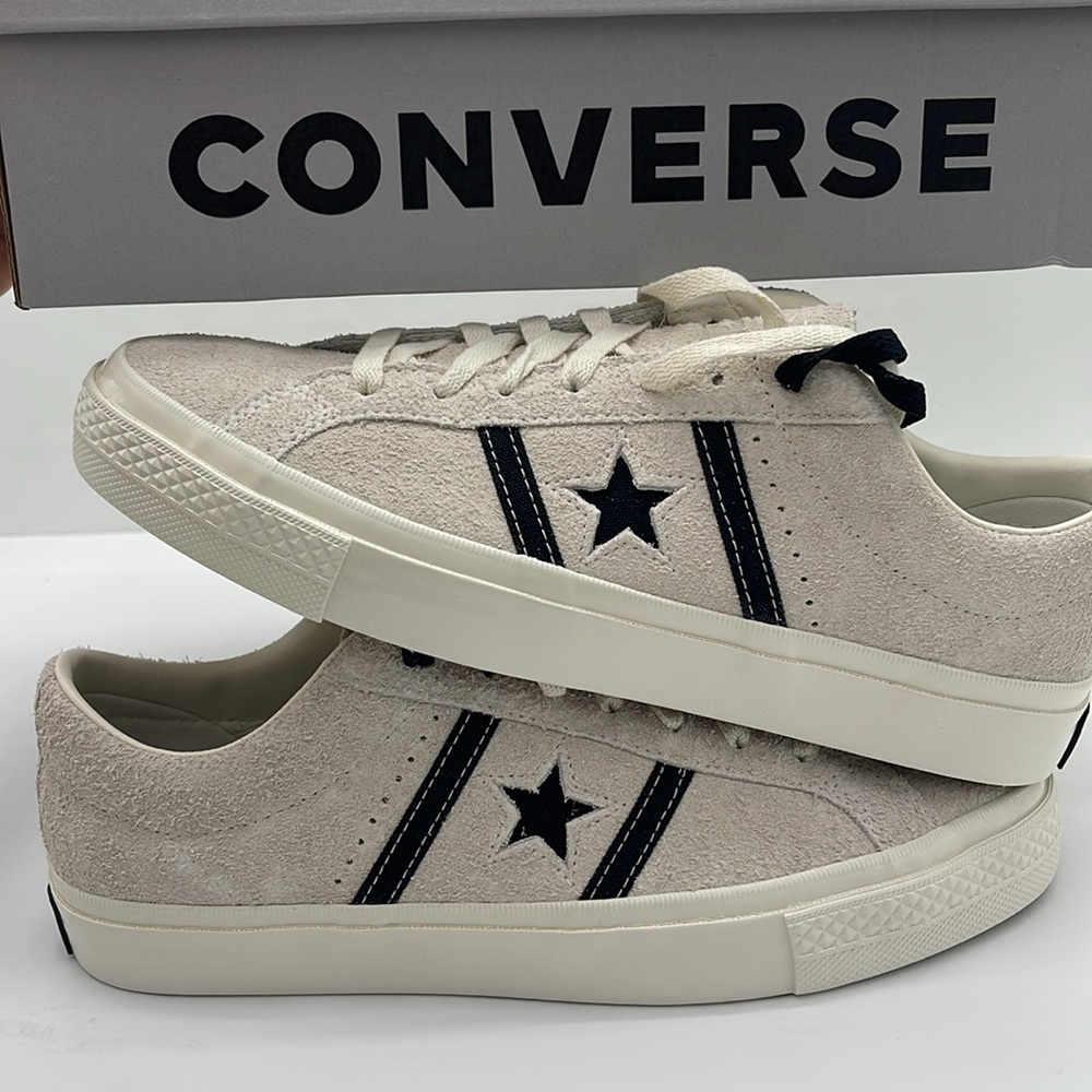 Converse WMNS Suede Sneakers A06424C
ONE STAR ACADEMY PRO OX EGRET/BLACK - Picture 15 of 16
